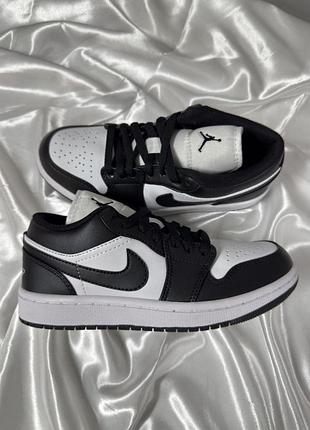 Nike air jordan 1 retro low white black 2