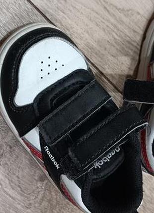 Кросівки дитячі reebok чорно-білі з червоними елементами