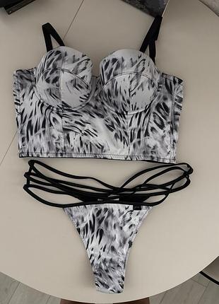 Комплект жіночої білизни guess чорно-білий, розмір l, 80c