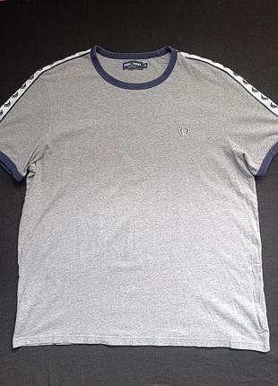 Футболка fred perry на лампасах