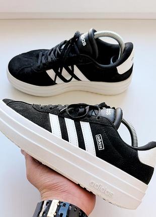 Черные женские кроссовки на платформе adidas vl court bold