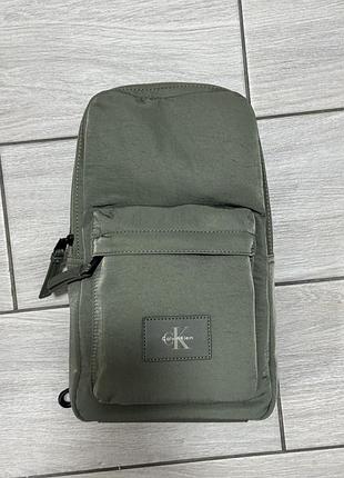 Нова оригінальна чоловіча сумка через плече calvin klein  вологостійка колір: зелений, оливковий дуже містка 5