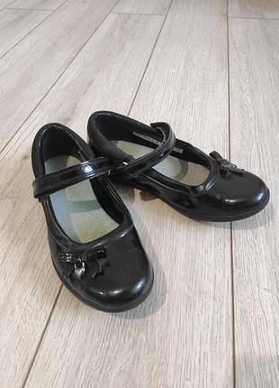 Дитячі лаковані туфлі clarks