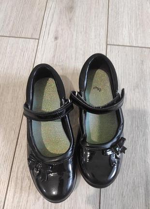 Детские лакированные туфли clarks 2