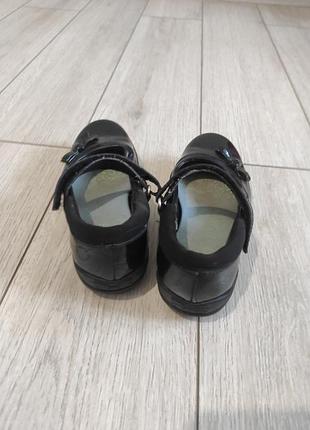 Детские лакированные туфли clarks 3