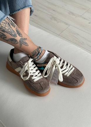 Special beige white 4