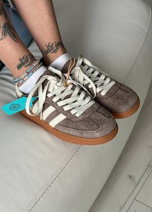 Special beige white 8