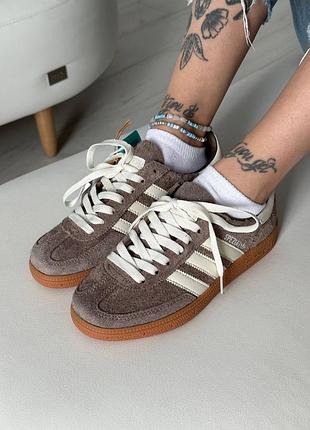 Special beige white