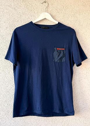 А темно-синяя хлопковая футболка prada linea rossa nylon pocket