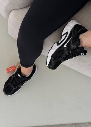 V5 rnr black white 3