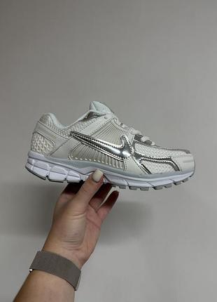 Zoom vomero 5 chrome toe