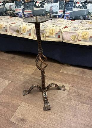 Продам мощный винтажный кованый подсвечник