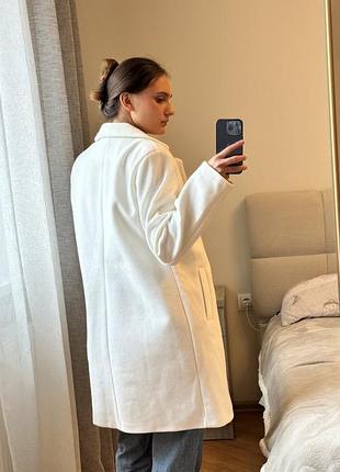 Молочне демісезонне пальто 2