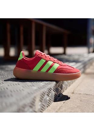 Яскраві червоні кросівки adidas barreda 4