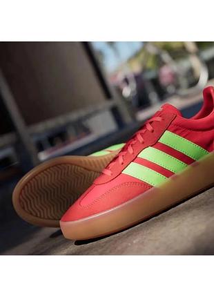 Яскраві червоні кросівки adidas barreda 3