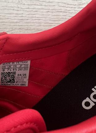Яскраві червоні кросівки adidas barreda 6