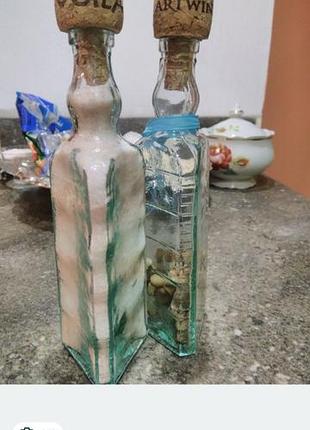 Скляна трикутна пляшка
