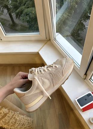 Кросівки жіночі nike бежеві, розмір 38, довжина устілки 24,5 см, замша