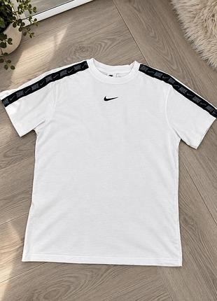 Футболка nike біла
