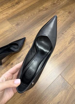 Туфлі жіночі ferragamo чорні, 37 розмір, довжина устілки 24 см