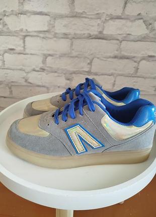 Кросівки жіночі new balance сіро-бежеві з синіми елементами