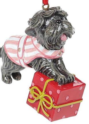 Декоративная фигурка на подвесе терьер с подарком, 8.5см