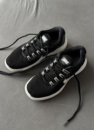 Чорні кросівки nike
