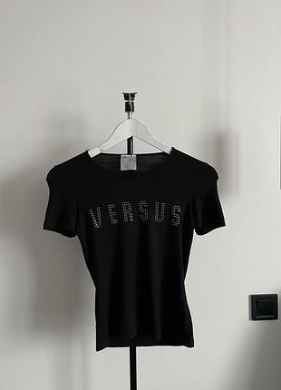 Футболка жіноча versus versace чорна з логотипом зі стразів