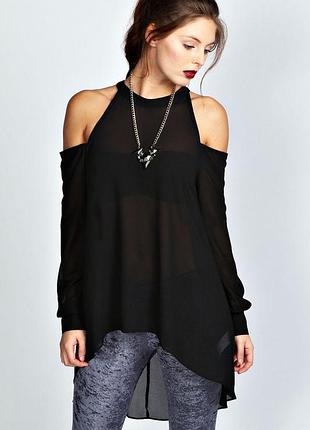 Черная шифоновая блуза с открытыми плечами и удлиненной спинкой boohoo #j