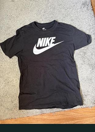Футболка чоловіча nike чорна розмір m