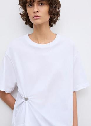 Біла базова футболка з драпіруванням від h&m