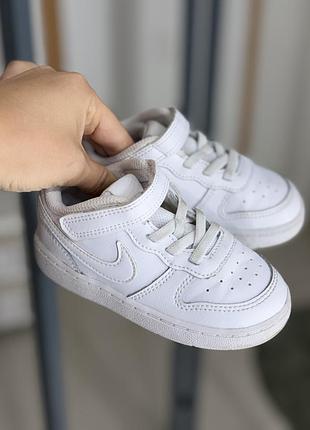 Кросівки унісекс nike білі