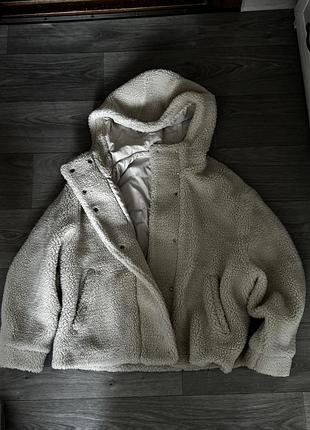 Жіноча шуба zara teddy з капюшоном, розмір м, молочна