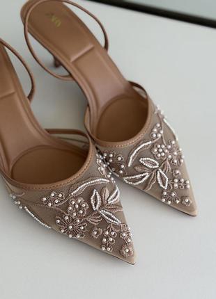 Відкриті туфлі zara