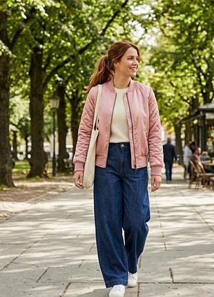 Стильная и универсальная утепленная пудрово-розовая куртка-бомбер h&amp;m с стегаными рукавами (р. 34)
