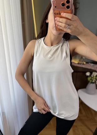 Біла спортивна майка adidas 4