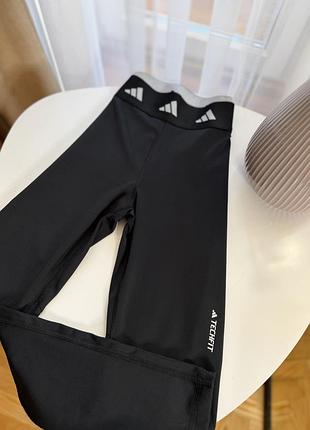 Чорні спортивні лосини adidas