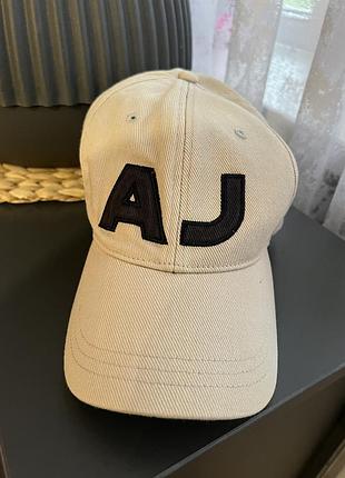 Кепка бежева з написом aj