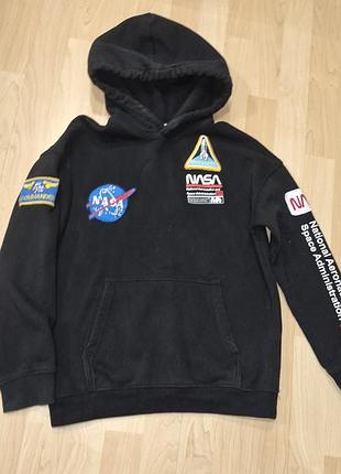 Чорне худі з фірмовими патчами nasa  схожа на модель alpha industries space shuttle hoodie