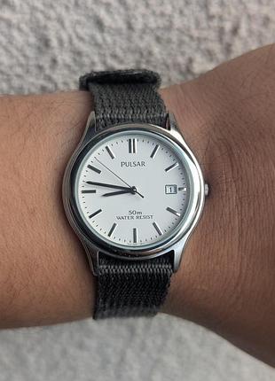 Наручний годинник чоловічий pulsar від seiko, сріблястий, з тканинним ремінцем