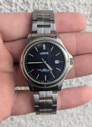 Чоловічий годинник lorus seiko з титановим корпусом та ремінцем, чорний циферблат