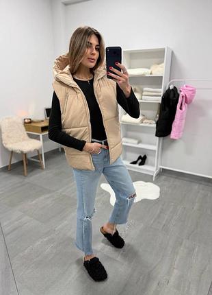 Жіноча жилетка дута з капюшоном s-xl на блискавці плащівка на синтепоні 200 жіночі безрукавки бежевий, 50-52