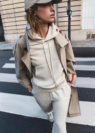 Базовий  молочний плюшевий спортивний костюм zara