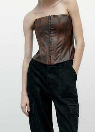 Корсет з екошкіри з вінтажним ефектом, zara, оригінал. одягнений один раз, дуже класно виглядає на тілі! розмір xs
