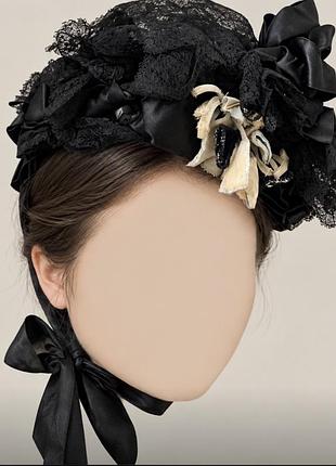 Вінтажний handmade капелюшок-капор (bonnet) чепчик у вікторіанському стилі, чорне мереживо, атласні стрічки та квіти».