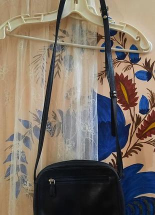 Сумка жіноча чорна шкіряна через плече
