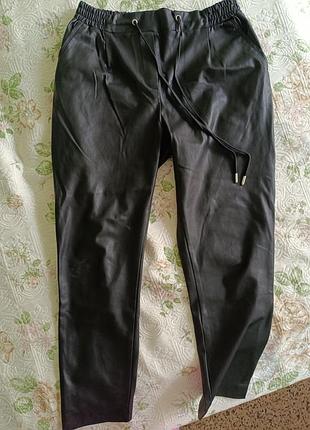 Брюки жіночі karol basic з екошкіри чорні розмір m/l