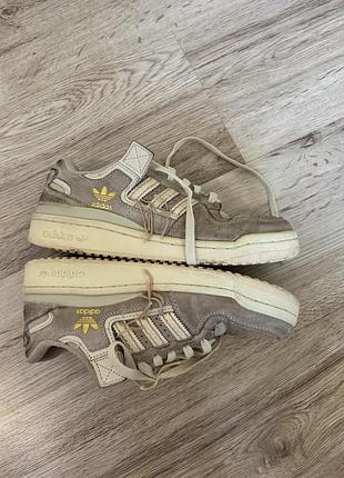 Кросівки унісекс adidas бежеві ,довжина устілки 25 см