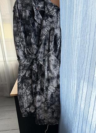 Жіноче пальто topshop тренч tie-dye / acid wash чорно-сірий розмір 38 (m)