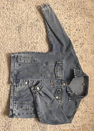 Жіноча джинсова куртка синього кольору, розмір l-xl